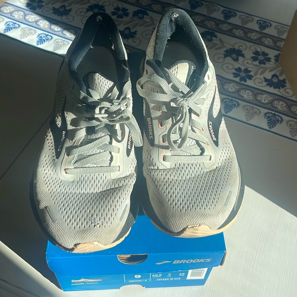 Women’s running shoes